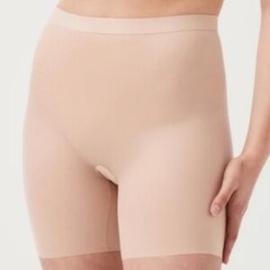 Spanx Thinstincts 2.0 Girlshort Shapewear Light Nude Beige Medium